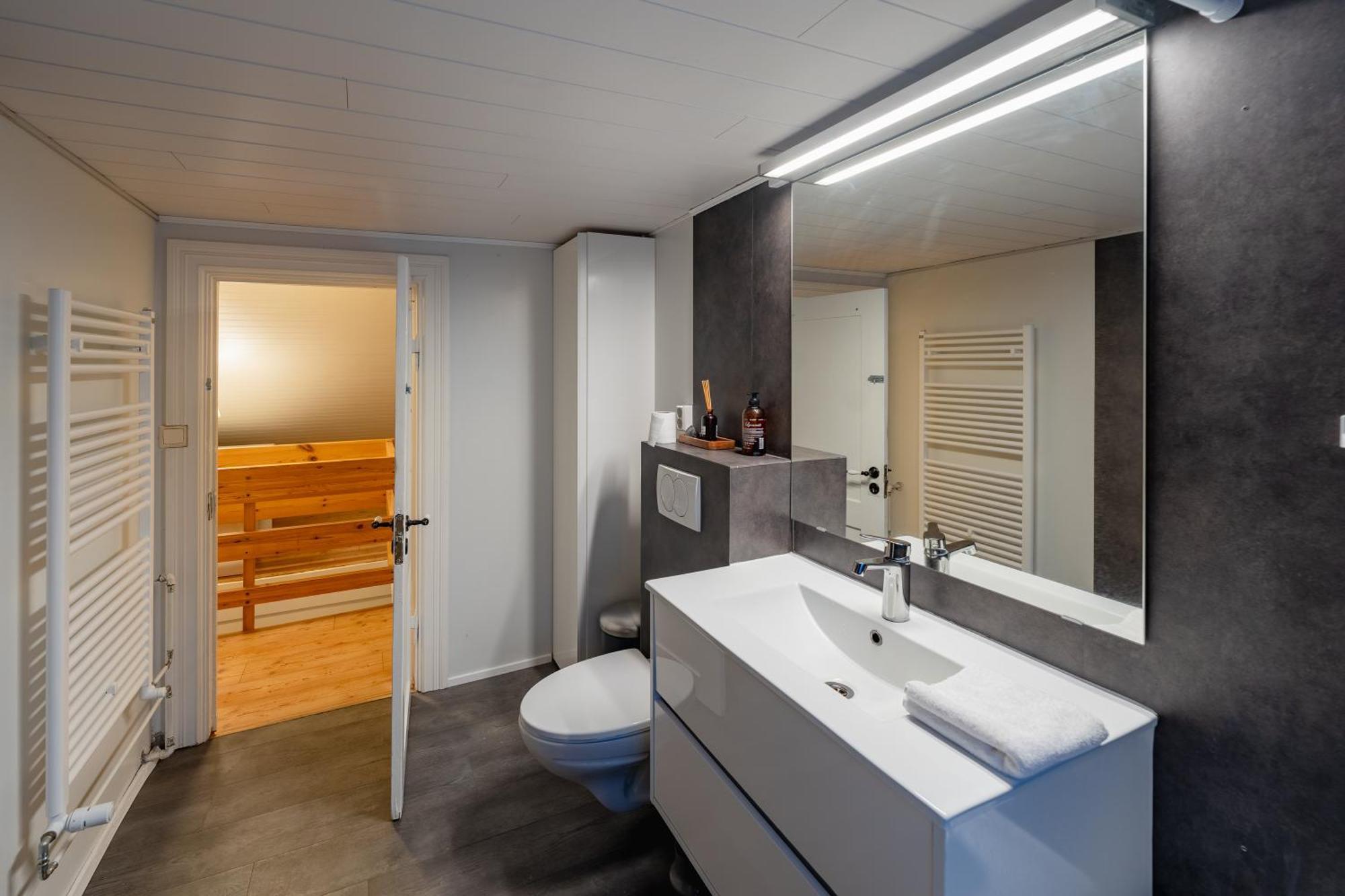 Day Dream Central Akureyri Three Bedroom Apt Екстер'єр фото