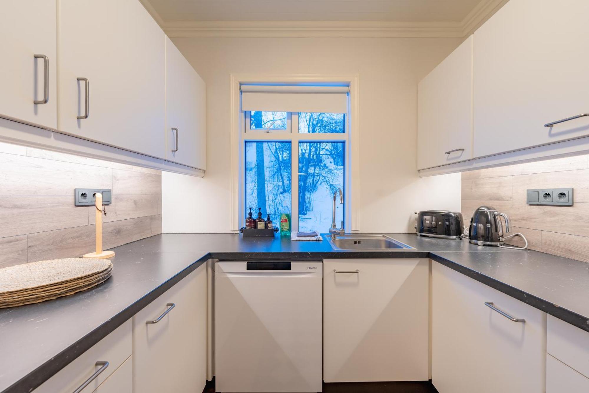 Day Dream Central Akureyri Three Bedroom Apt Екстер'єр фото