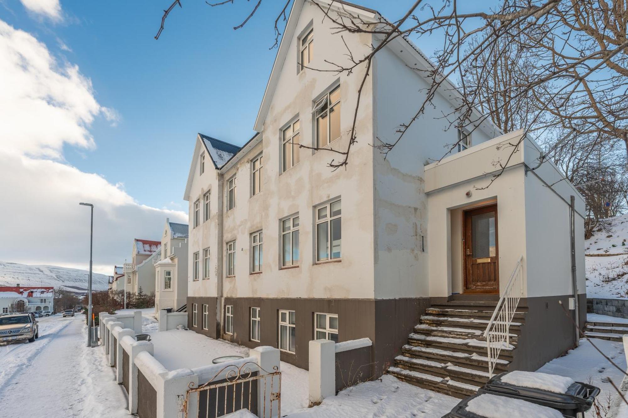 Day Dream Central Akureyri Three Bedroom Apt Екстер'єр фото